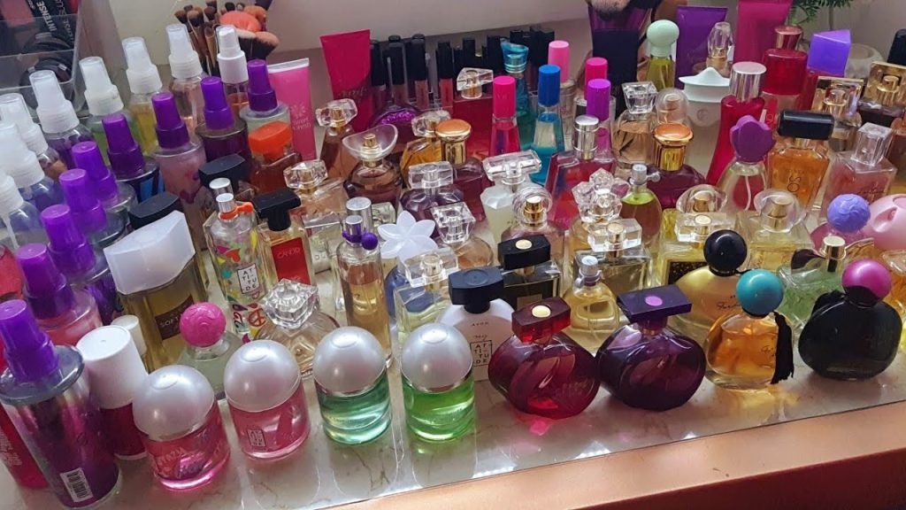 Avon, la compañía de ventas directas, ha disminuido en un 30% su número de representantes en México en el último año debido a cambios en su modelo de negocio.