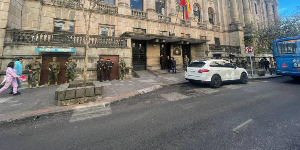 Entre la sombra y el poder