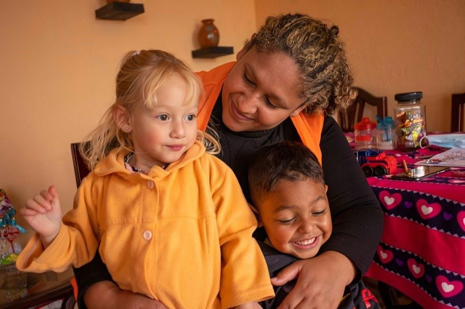 Descubre consejos valiosos de World Vision para brindar contención emocional a niños en medio de la crisis en Ecuador