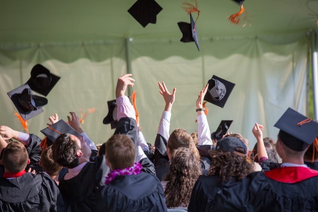 La Senescyt abre nuevas oportunidades para estudiantes ecuatorianos con becas internacionales para maestrías de tercer y cuarto nivel