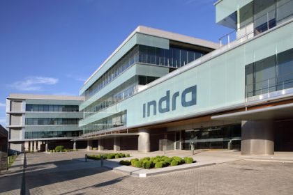 Indra se consolida como líder en sostenibilidad global al obtener la mejor puntuación del sector tecnológico, según el informe de S&P.