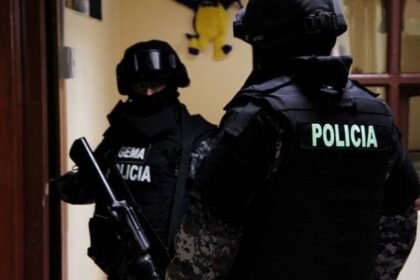 La Policía Nacional de Ecuador llevó a cabo una serie de allanamientos en distintas ciudades del país para desarticular una presunta banda.