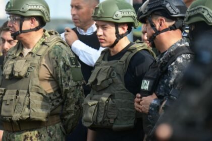 El presidente Noboa encabezó un fuerte operativo contra el crimen organizado. Las autoridades Intervinieron 130 viviendas y confiscaron 52 kilogramos de droga.