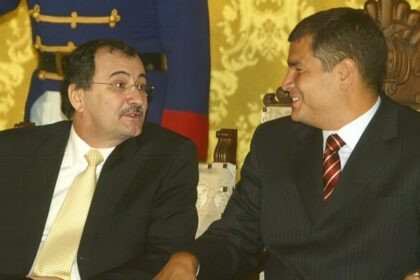 En un giro impactante, Diego Sánchez Silva, figura clave en el caso, desentrañó una red de corrupción que envuelve a políticos de alto rango en Ecuador.