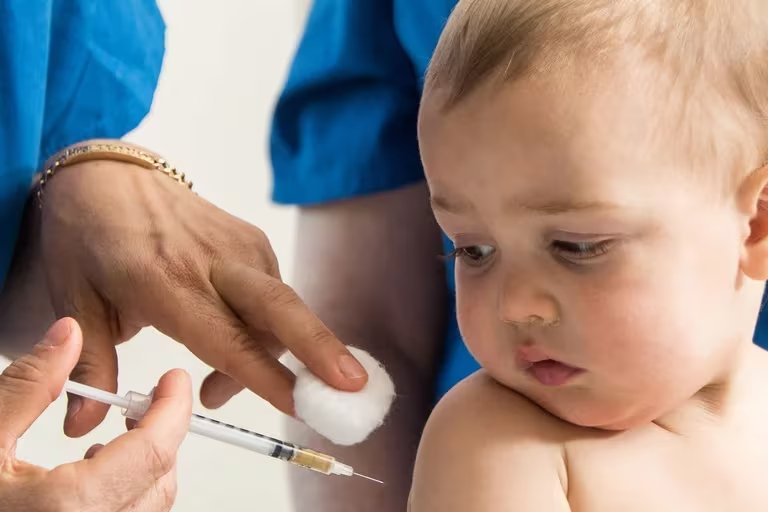 La OMS presenta un estudio que revela cómo la vacunación ha salvado la vida de 154 millones de personas en medio siglo.