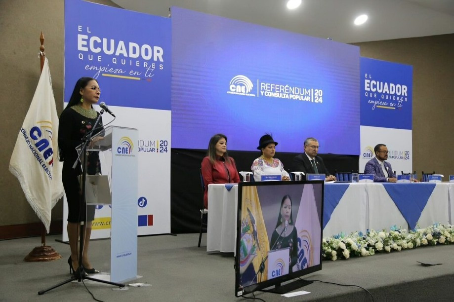 Respaldo crucial en referendo ecuatoriano: Daniel Noboa busca apoyo para medidas en seguridad, justicia y empleo ante la votaci&oacute;n.