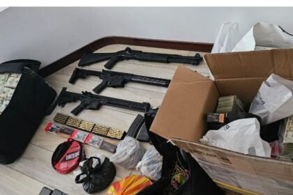 La Fiscalía y la Policía ejecutaron el Operativo Jaguar, desarticulando una red criminal vinculada al tráfico de drogas y armas.