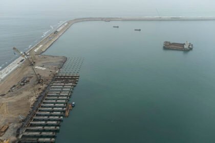 Descubre la disputa en Chancay entre Perú y Cosco Shipping. Tensiones sobre el futuro del terminal portuario más grande.