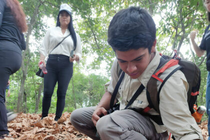Conservación y sostenibilidad en la Reserva "La Esperanza" en Isidro Ayora, promoviendo turismo rural y protección del ecosistema.