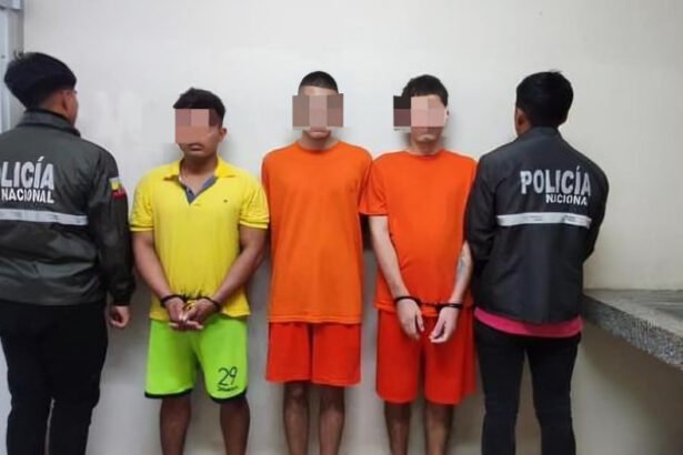 La Policía Nacional desarticuló una red de extorsionadores que dirigía sus operaciones criminales desde la cárcel El Rodeo en Manabí.