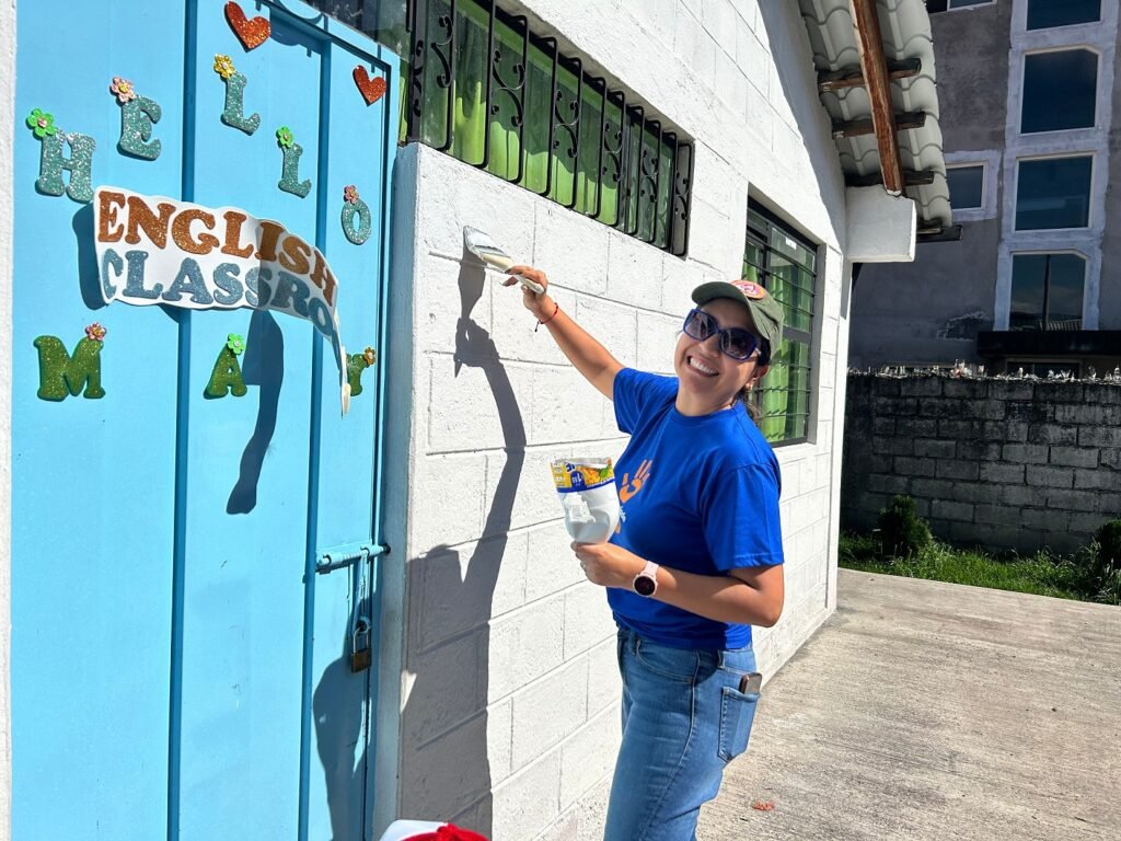 Voluntariado corporativo de Alpina Ecuador impacta comunidades con actividades sociales y ambientales, mejorando el bienestar infantil