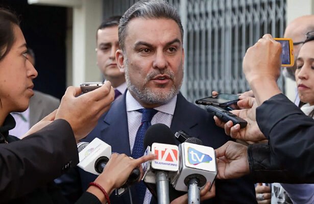 La Fiscalía investiga al ex ministro José Serrano por tráfico de influencias y cohecho, tras denuncia de Jorge Pinto.