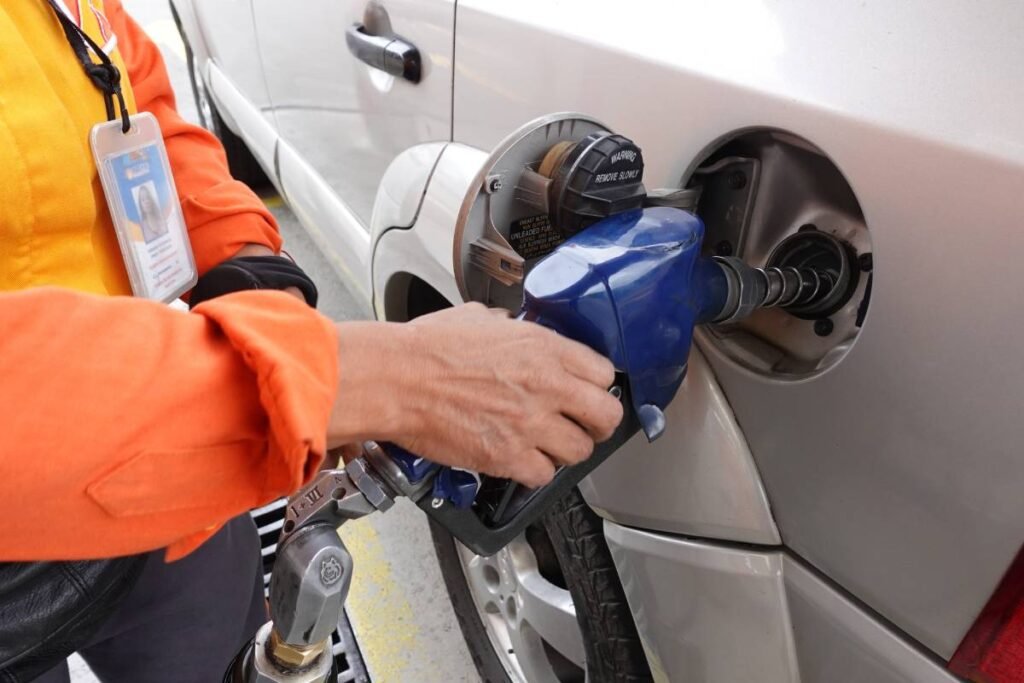 Desde el 12 de julio, Ecuador enfrenta un cambio en el precio de la gasolina con un ajuste que refleja nuevas políticas gubernamentales.