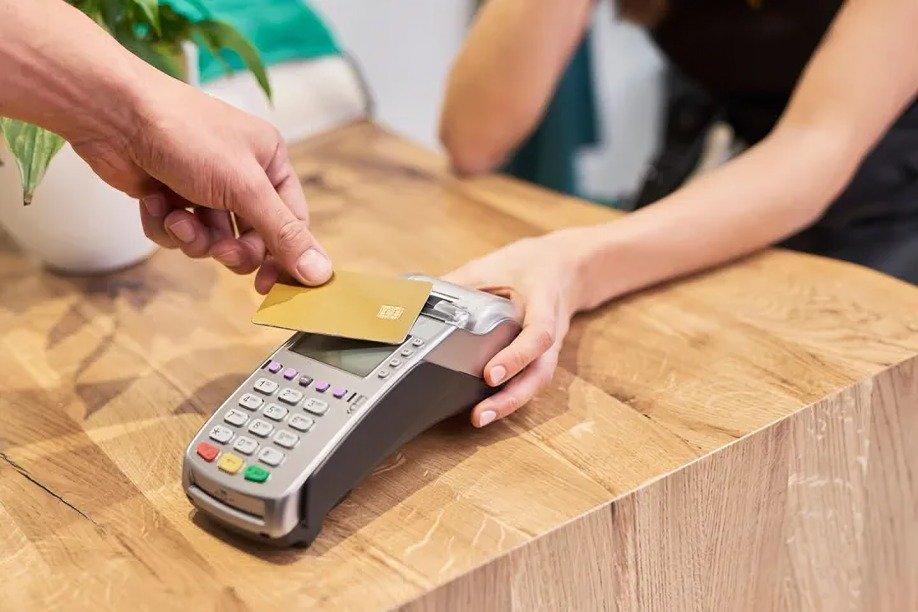 El Impacto del Pago Diferido con Tarjeta de Crédito en las Finanzas Personales de los Ecuatorianos