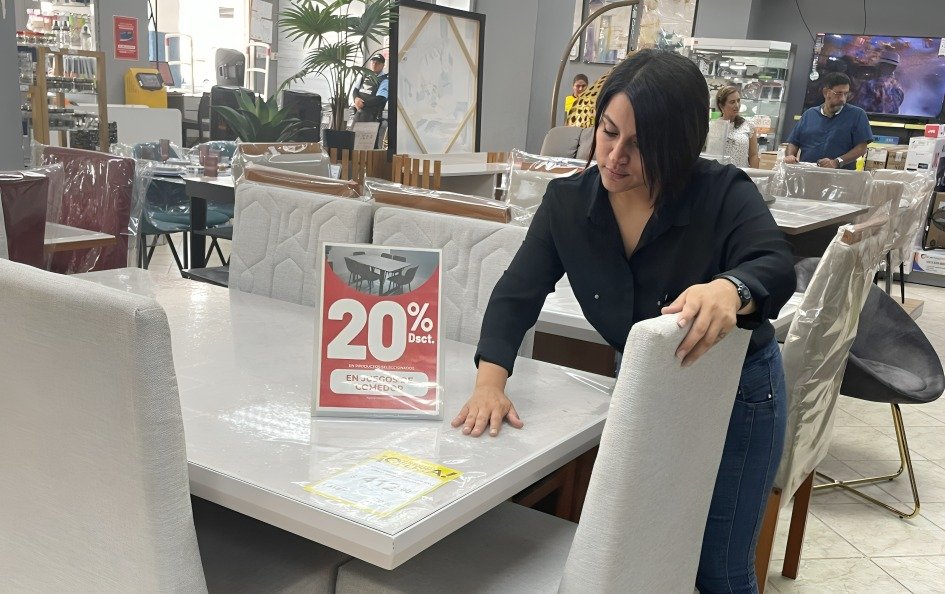Descuentos por mitad de temporada atraen a clientes