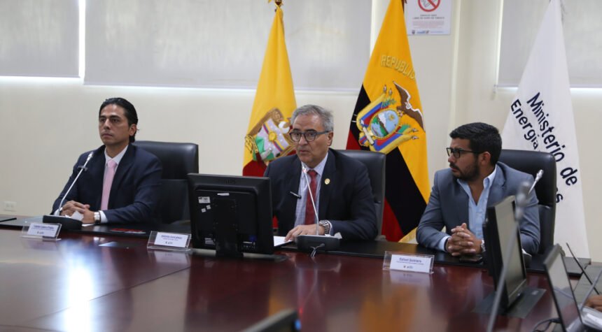 Crisis eléctrica en Ecuador: se lanzarán licitaciones para contratar 788 MW adicionales y estabilizar el suministro de energía