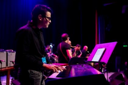 Líder en música, el CoM de la USFQ ofrece formación de excelencia con vínculo a Berklee y eventos musicales destacados.