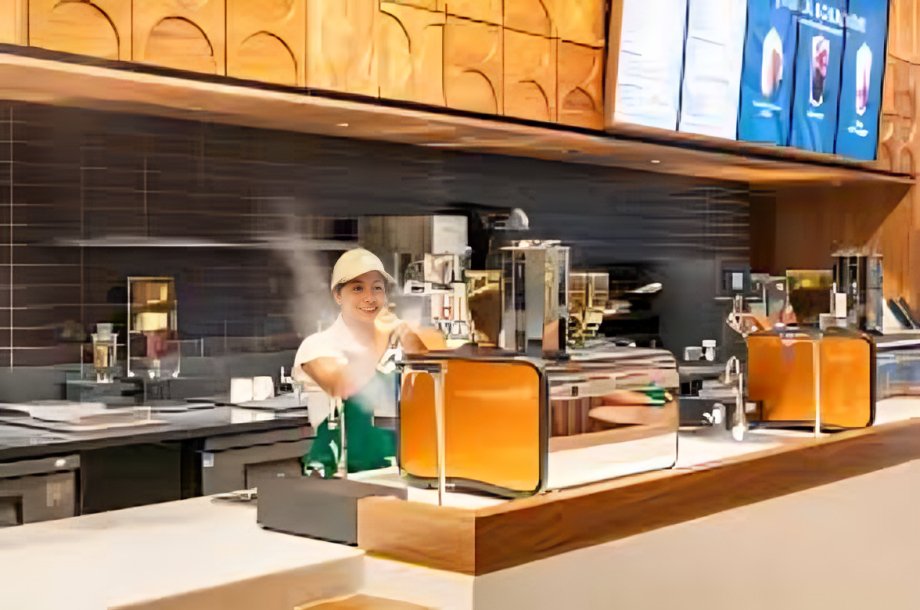 Conexión cafetera local llega a Ecuador con la apertura de la primera tienda Starbucks en Quito, marcando un hito en su expansión.