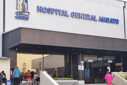 El Hospital General Docente Ambato asegura tener un 91% de abastecimiento, pero pacientes y familiares reportan escasez de medicinas.