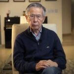 Alberto Fujimori fallece a los 86 años por complicaciones de salud, marcando el final de su vida política.