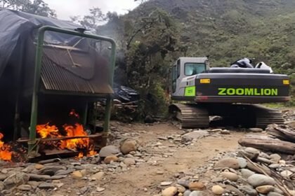 Operativo contra la minería en Azuay destruye 45 campamentos y neutraliza equipos ilegales en un esfuerzo por restaurar el orden