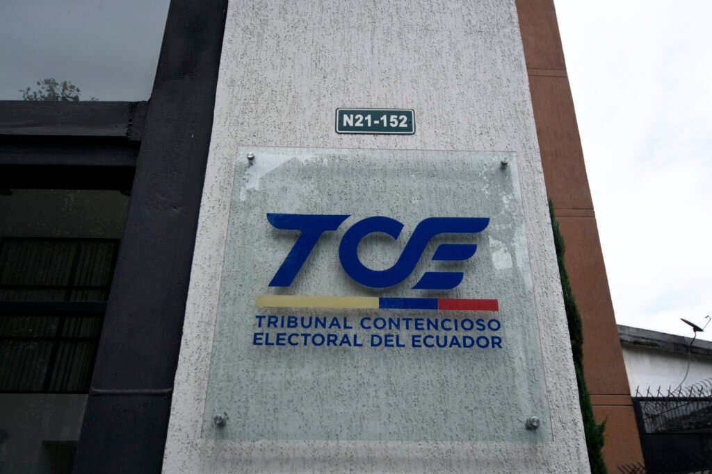 El TCE analiza una denuncia presentada contra Noboa, quien es acusado de inducir al voto y utilizar recursos públicos con fines electorales.