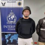 Tercer más buscado de Ecuador, Jean Pisco, fue extraditado desde Alemania para enfrentar cargos por el femicidio de su esposa.