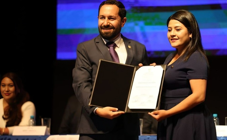 Credenciales a asambleístas