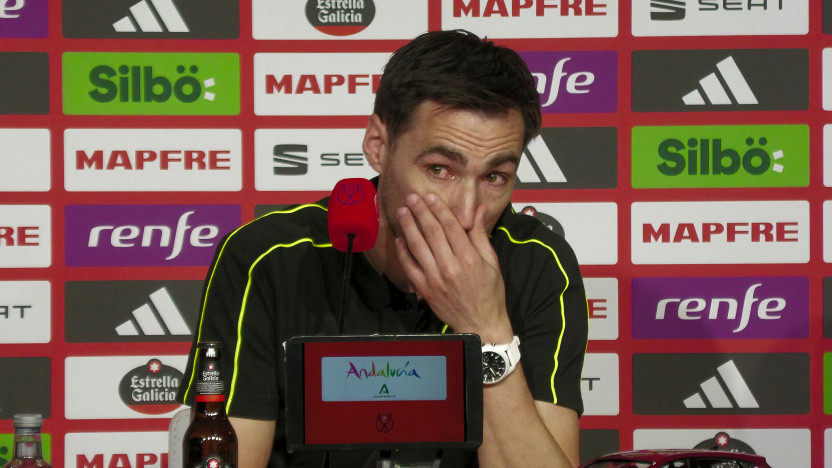 Árbitro Ricardo De Burgos Bengoetxea se emociona en rueda de prensa previa al FC Barcelona vs Real Madrid