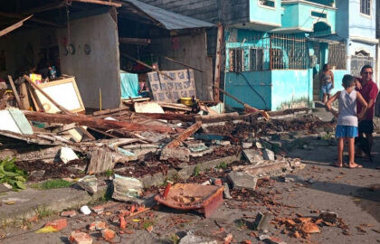 Pared colapsada en Esmeraldas tras sismo que llevó a suspender el oleoducto SOTE y refinería Esmeraldas