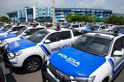 Gobierno entrega patrulleros