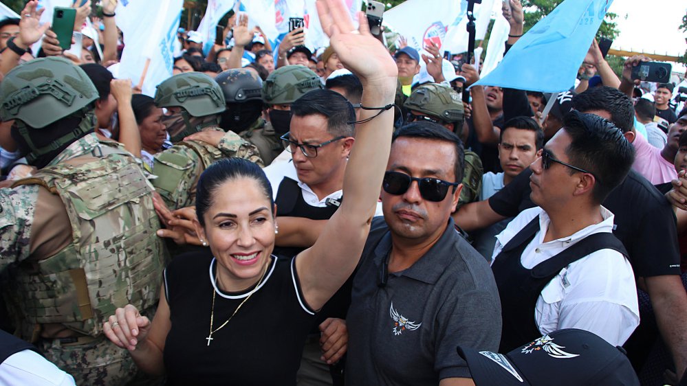 Cambio abrupto en seguridad de Luisa González genera tensión política a días del balotaje presidencial en Ecuador.