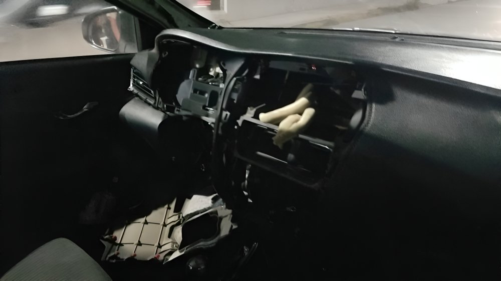 Robos a vehículos preocupan a hinchas en Quito tras incidentes cerca de estadios durante partidos de fútbol recientes.