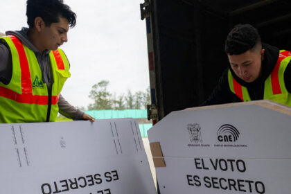 Voto joven decisivo en Ecuador: una generación que busca transformar el país en medio de crisis y polarización política.