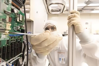 China es clave para Intel, que encuentra en este mercado un salvavidas económico gracias a la creciente demanda de sus chips maduros.