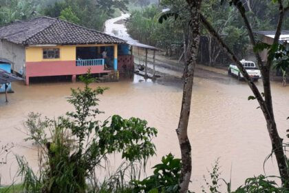 Familias afectadas por lluvias reciben asistencia en Zamora Chinchipe