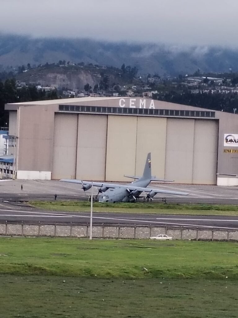Avión de la FAE
