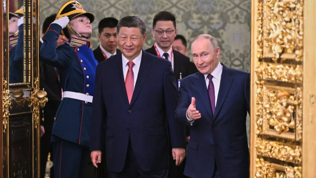 Vladímir Putin con Xi Jinping en el Kremlin por Día de la Victoria