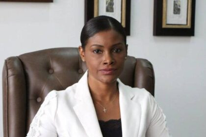 embajadora de Ecuador