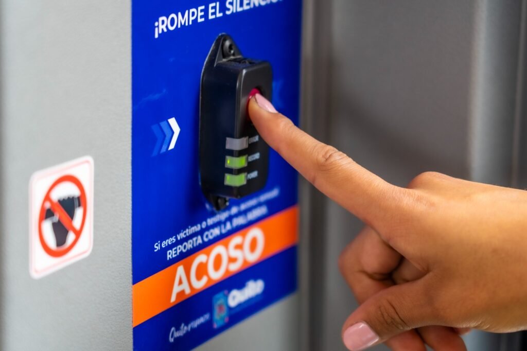 denunciar el acoso en los nuevos Trolebuses en Quito