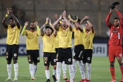 Jugadores de Barcelona SC lamentan la derrota ante Universitario en la Copa Libertadores 2025