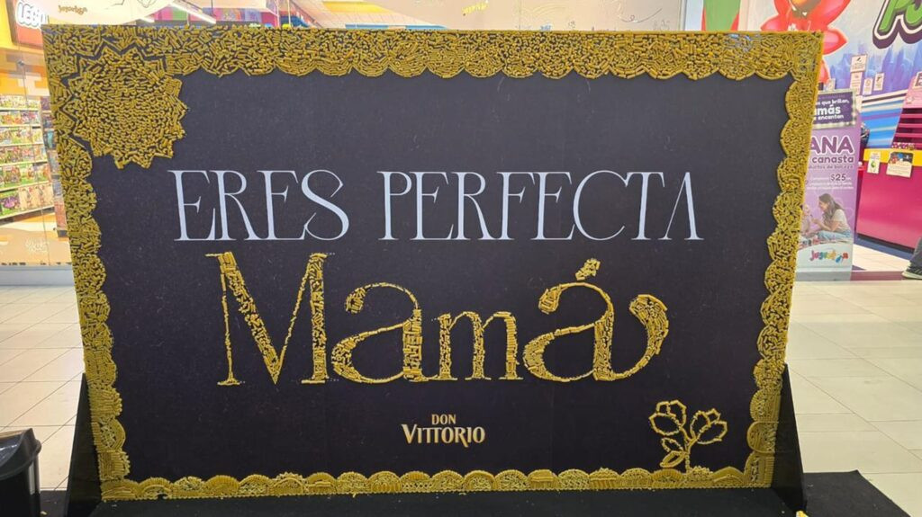 La celebración perfecta con el fideo perfecto honra a mamá con amor, creatividad, y solidaridad en una campaña inolvidable.