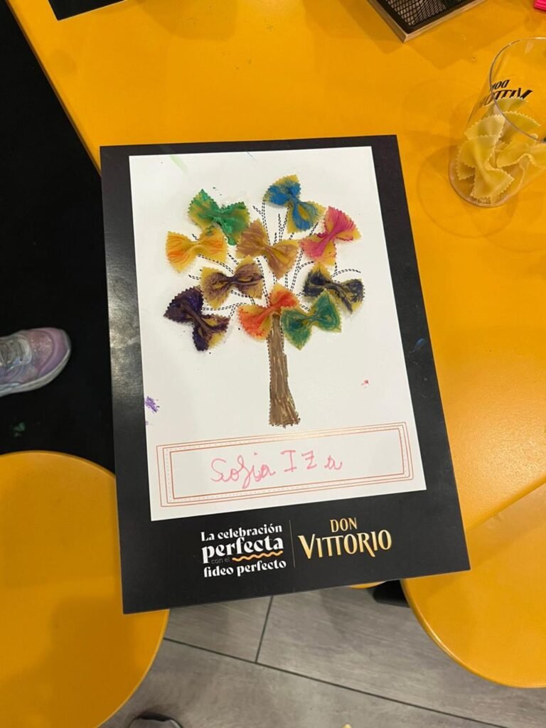 La celebración perfecta con el fideo perfecto honra a mamá con amor, creatividad, y solidaridad en una campaña inolvidable.