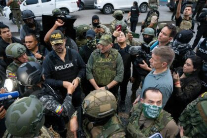 Erik Prince, fundador de Blackwater, en una reunión con autoridades ecuatorianas sobre capacitaciones en seguridad
