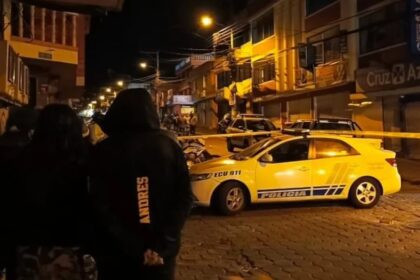 Escena policial en Quitumbe tras doble asesinato con hallazgo de panfletos con amenazas de muerte