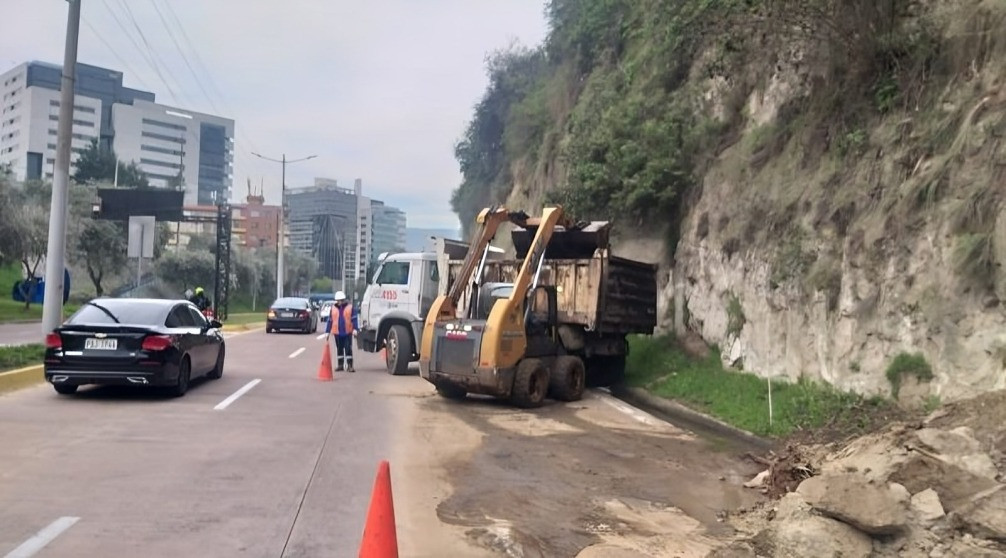 trabajos en la avenida Oswaldo Guayasamín