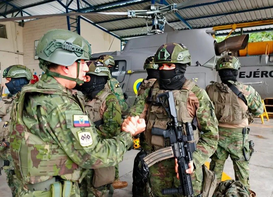 Ecuador despliega 1500 militares