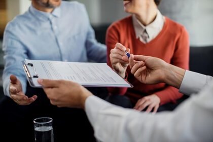 Planificación financiera efectiva incluye seguros. Protege tu hogar y patrimonio frente a riesgos con decisiones responsables y sostenibles.