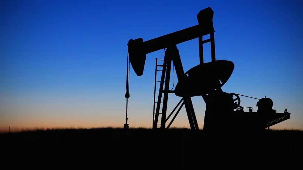 Aumentar la producción de petróleo: la OPEP decide incrementar la oferta a pesar de la caída de precios internacionales.