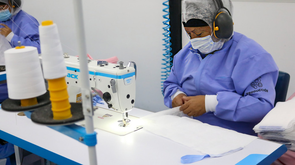 Trabajadores de más de 40 años deberán ser contratados por empresas en Ecuador para evitar sanciones según nueva reforma laboral